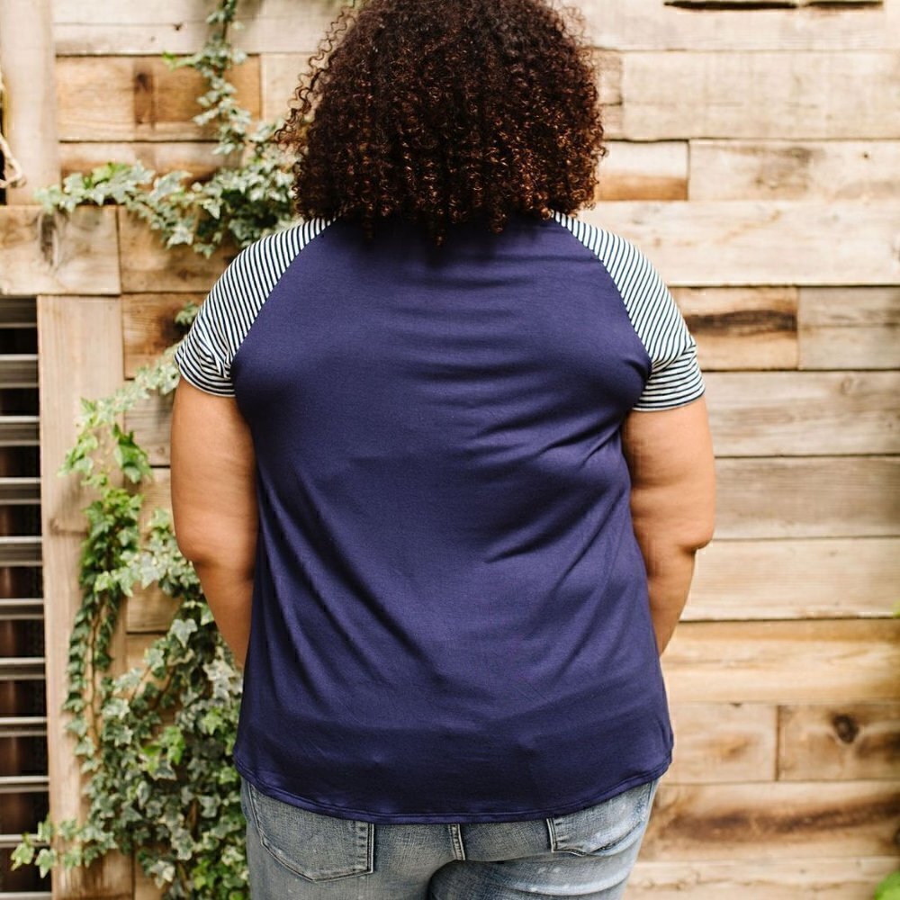 e. Luna - America's Favorite Raglan Top - NWOT - Picture 3 of 3